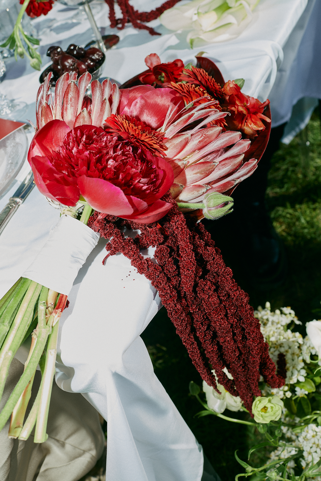 bouquet de mariée rouge bordeaux